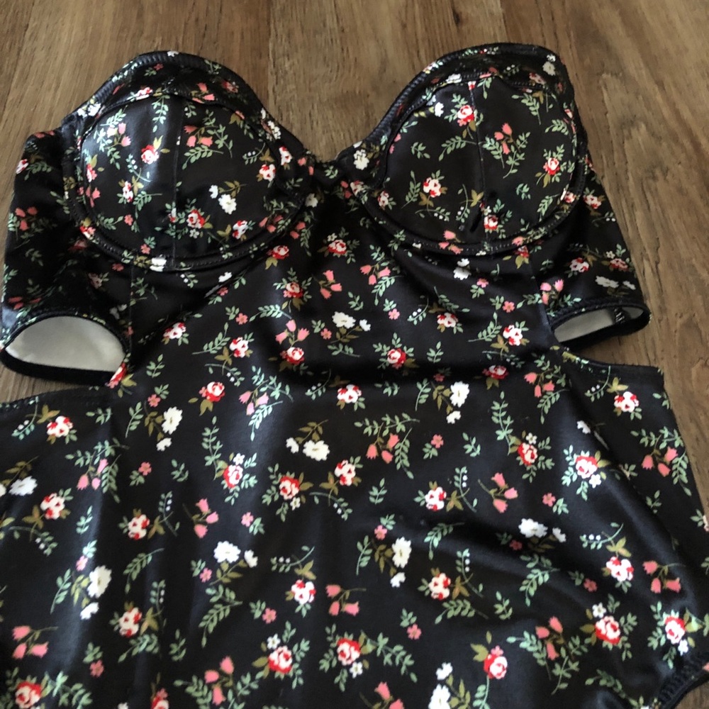 Urban Outfitters Out from under Floral Bodysuit - Picture 2 of 6
